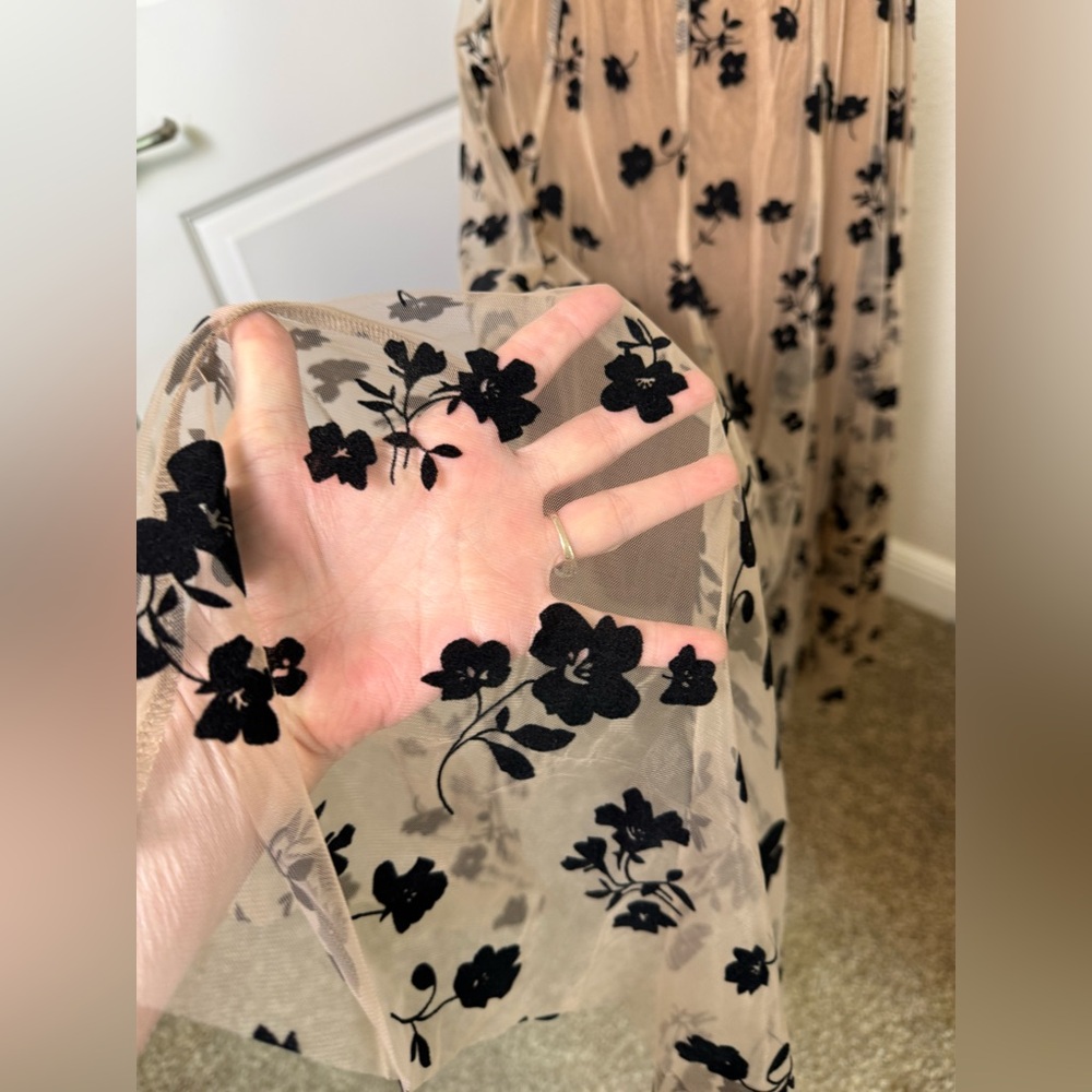 Chicwish SZ S/M 3D Black Velvet Floral and Tan Mesh Tulle Lined Elastic waist - Picture 3 of 9